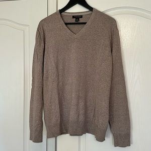 Men’s tan Banana Republic v-neck sweater